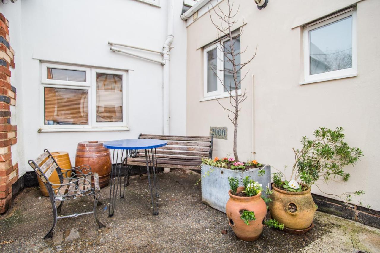 Apartamento The Old Dairy Mill Street Crediton Exterior foto